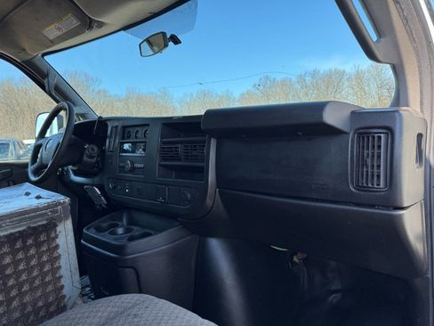 Used 2017 GMC Savana 2500 image 19