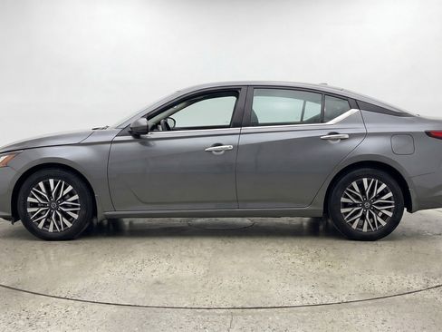 Used 2025 Nissan Altima 2.5 SV FWD image 5