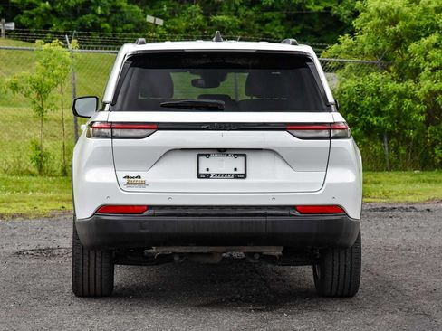 Used 2023 Jeep Grand Cherokee Altitude AWD/4WD image 4