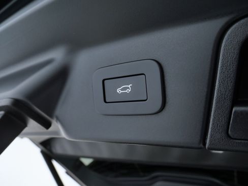 Used 2024 Land Rover Range Rover Velar Dynamic SE AWD/4WD image 8