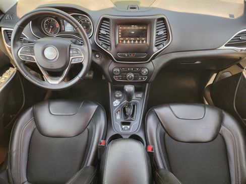 Used 2019 Jeep Cherokee Latitude Plus w/ Cold Weather Group AWD/4WD image 25