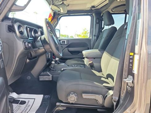 Used 2021 Jeep Gladiator Sport AWD/4WD image 15