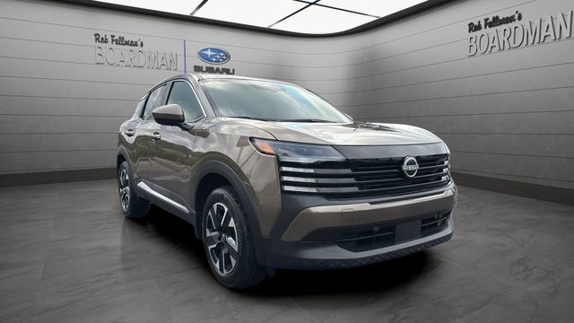 Used 2025 Nissan Kicks SV AWD/4WD image 2