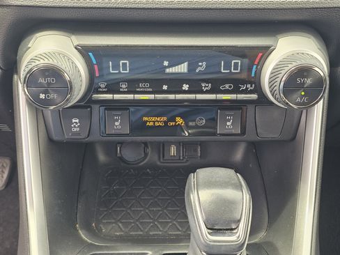 Used 2021 Toyota RAV4 XLE Premium AWD/4WD image 30