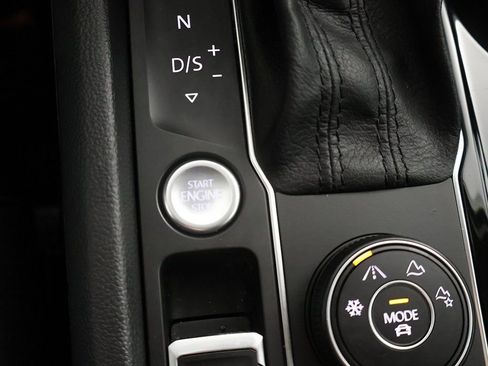 Used 2020 Volkswagen Atlas SEL R-Line AWD/4WD image 46