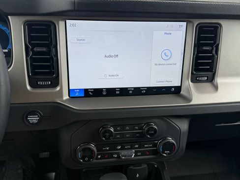 Used 2025 Ford Bronco Outer Banks AWD/4WD image 17