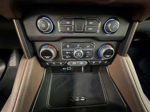 Used 2022 Chevrolet Tahoe High Country AWD/4WD image 14