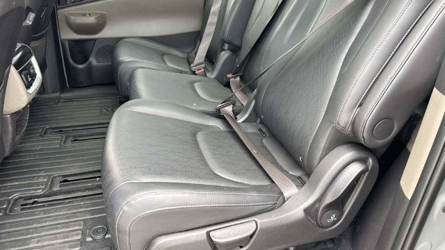 Used 2025 Kia Carnival SX FWD image 17