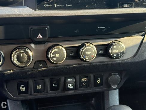 Used 2019 Toyota Tacoma TRD Off-Road w/ Technology Package AWD/4WD image 21
