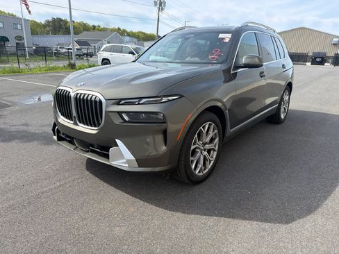Used 2026 BMW X7 xDrive40i w/ Executive Package AWD/4WD image 3