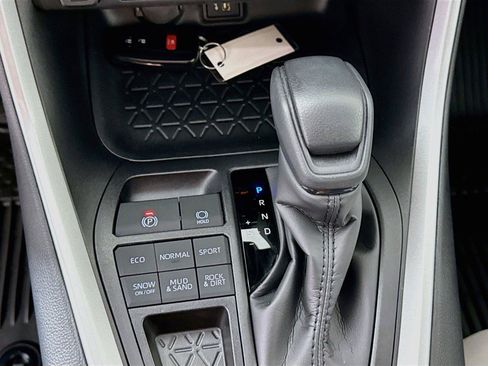 Used 2025 Toyota RAV4 XLE w/ Weather Package AWD/4WD image 15