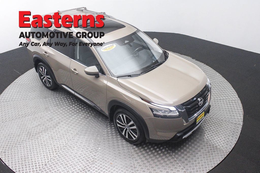 Used 2023 Nissan Pathfinder Platinum w/ Cargo Package AWD/4WD image 3