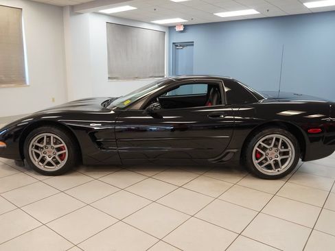 Used 2002 Chevrolet Corvette Z06 w/ Memory Pkg RWD image 3