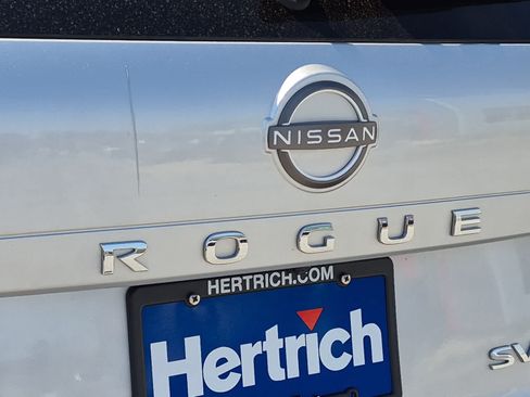 Used 2023 Nissan Rogue SV AWD/4WD image 22