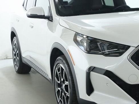 Certified 2025 BMW X2 xDrive28i w/ Premium Package image 8