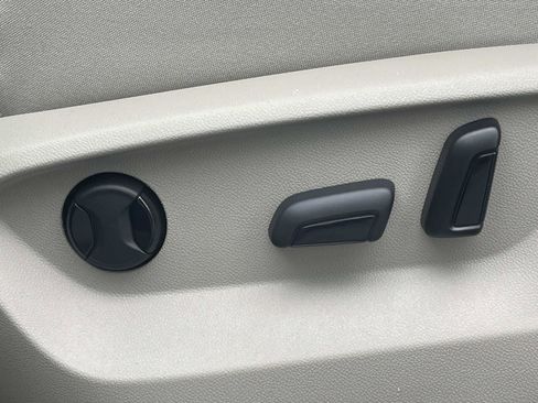 New 2026 Volkswagen Atlas SE FWD image 19