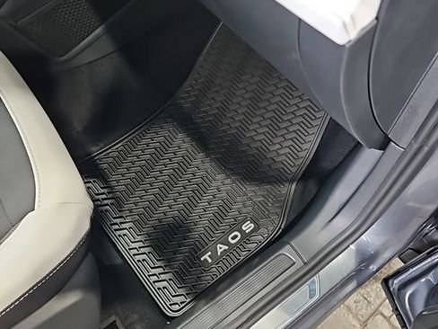 New 2026 Volkswagen Taos SE image 14