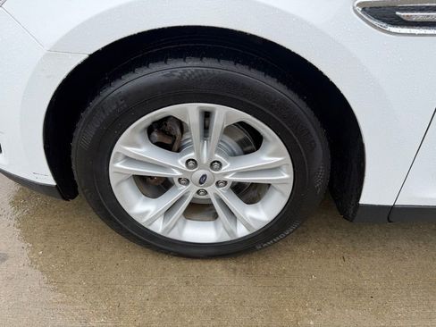 Used 2017 Ford Taurus SE FWD image 11