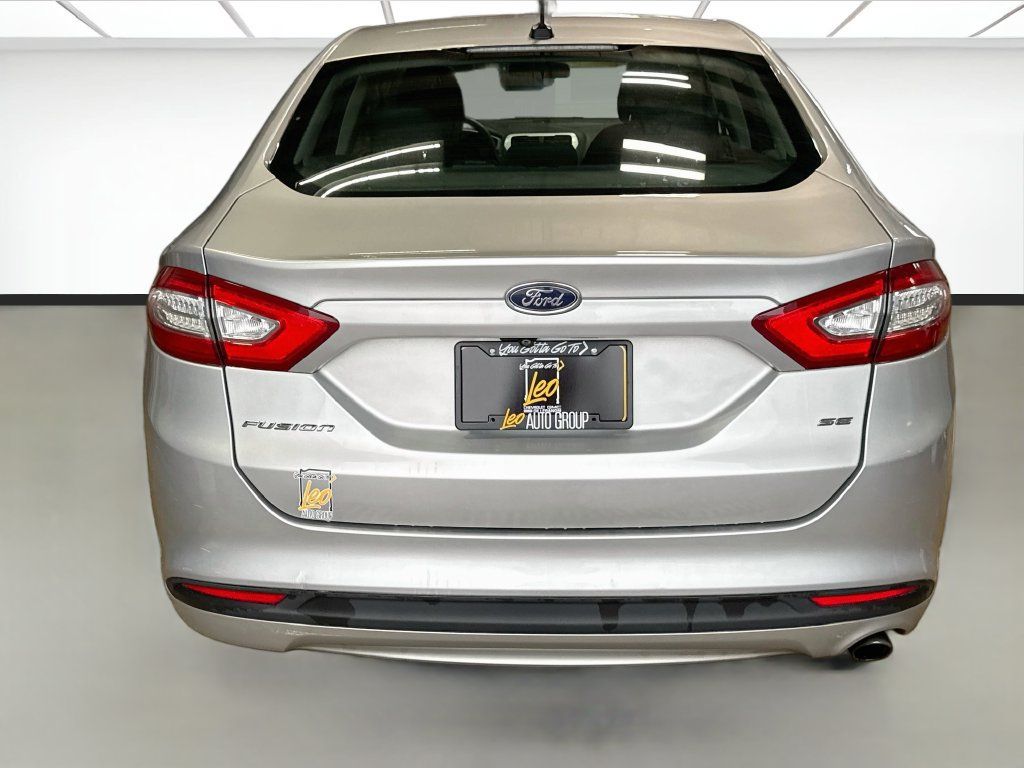 Used 2016 Ford Fusion SE FWD image 5