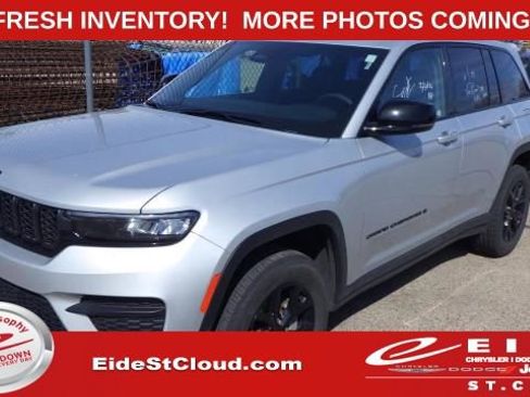Used 2025 Jeep Grand Cherokee Altitude image 1