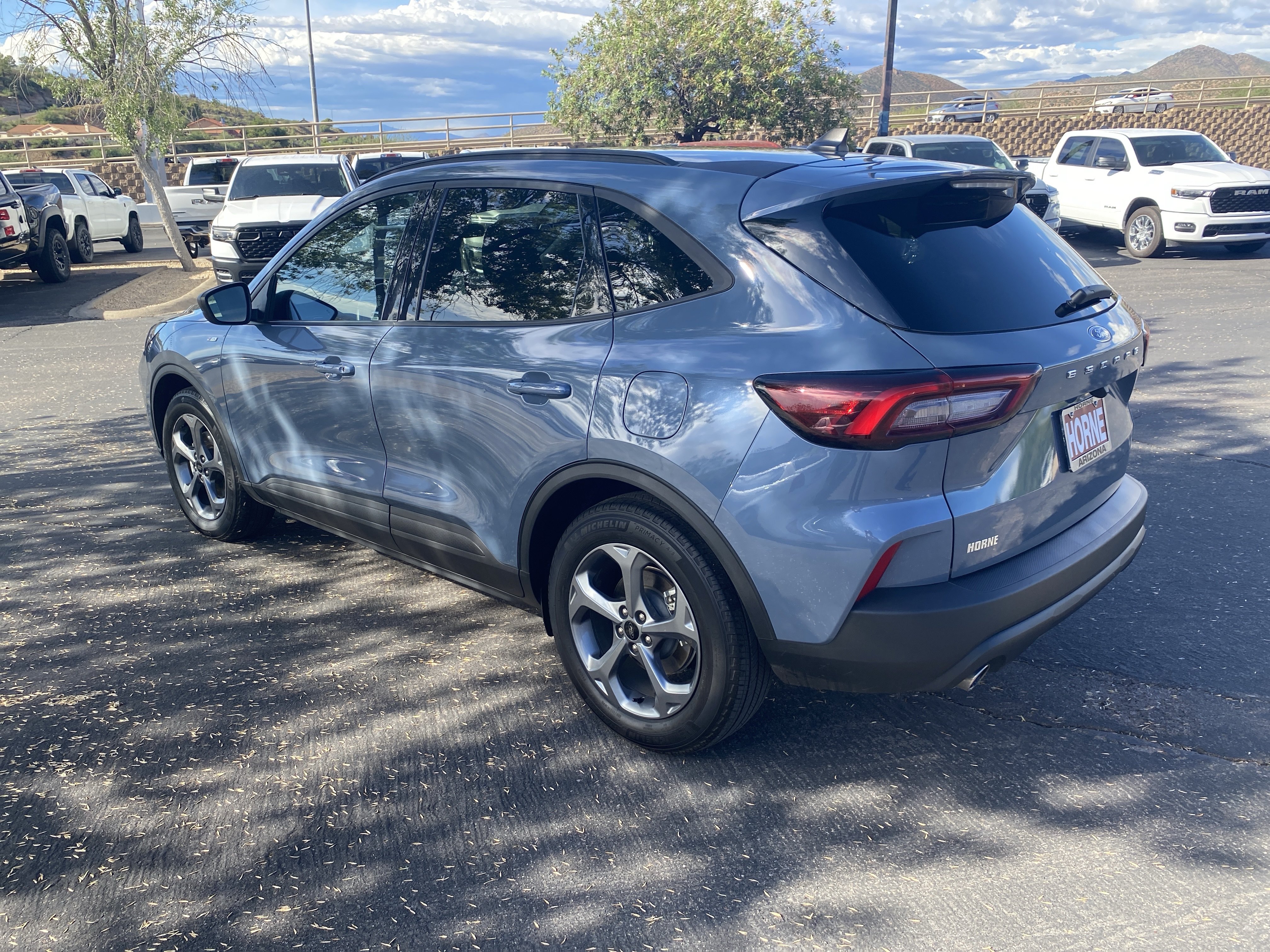 Used 2025 Ford Escape ST-Line FWD image 2