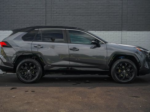 Used 2022 Toyota RAV4 XSE AWD/4WD image 4