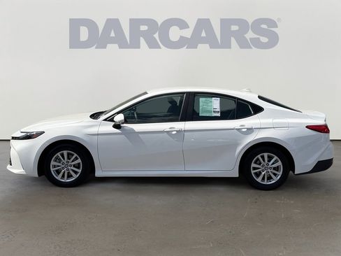 Used 2025 Toyota Camry LE image 4