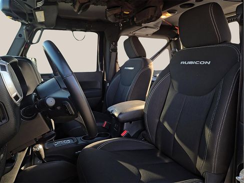 Used 2015 Jeep Wrangler Rubicon w/ Power Convenience Group image 12