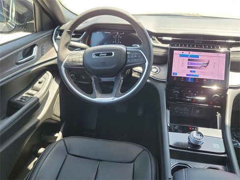 New 2025 Jeep Grand Cherokee L Limited w/ Luxury Tech Group II image 9