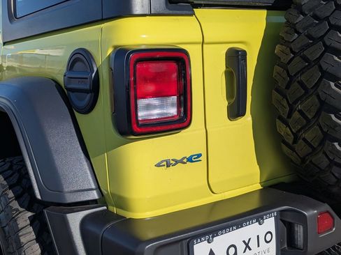 Used 2023 Jeep Wrangler Unlimited w/ Convenience Group AWD/4WD image 8