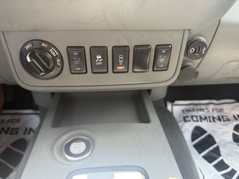 Used 2020 Nissan Frontier SV w/ Midnight Edition Floor Mats AWD/4WD image 16