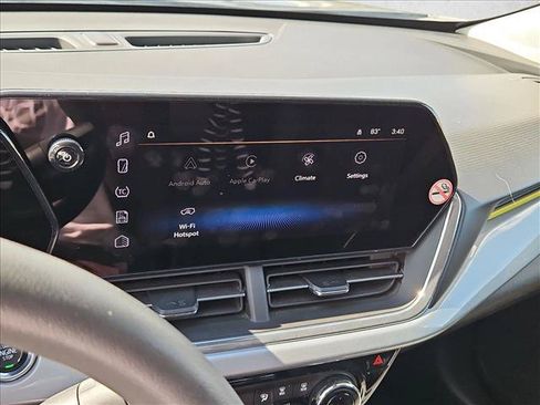 Used 2025 Chevrolet Trax LT FWD image 14
