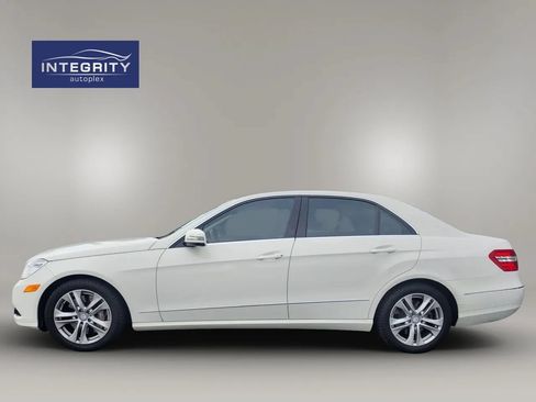 Used 2011 Mercedes-Benz E 550 Sedan image 3