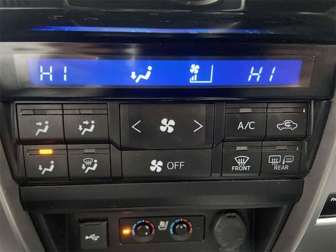 Used 2021 Toyota 4Runner Limited image 25