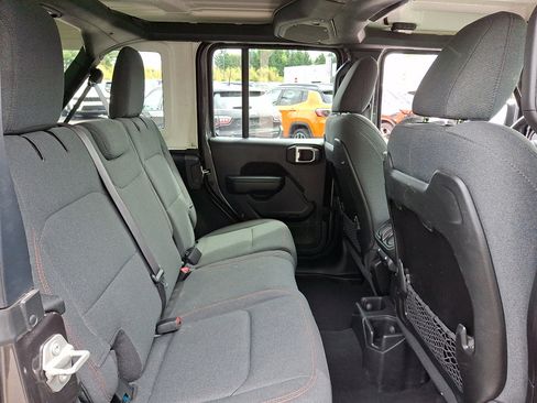 Used 2024 Jeep Wrangler Unlimited Rubicon AWD/4WD image 15