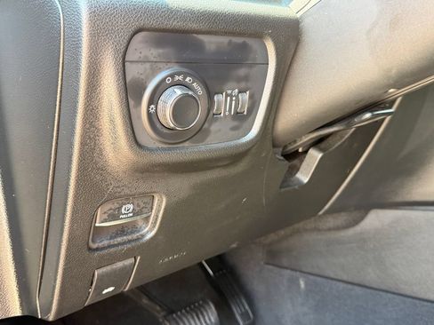 Used 2024 Jeep Grand Cherokee Laredo AWD/4WD image 24