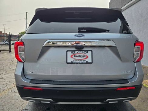 Used 2022 Ford Explorer XLT w/ Equipment Group 202A image 7