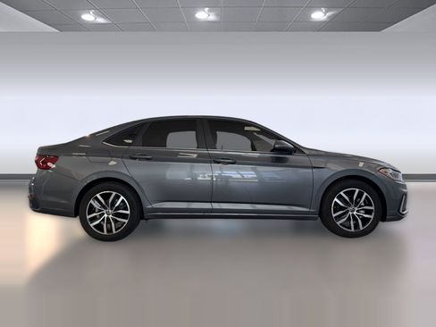 Used 2025 Volkswagen Jetta SE w/ Sunroof Package FWD image 8