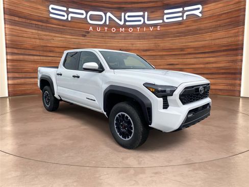 Used 2025 Toyota Tacoma TRD Off-Road image 9