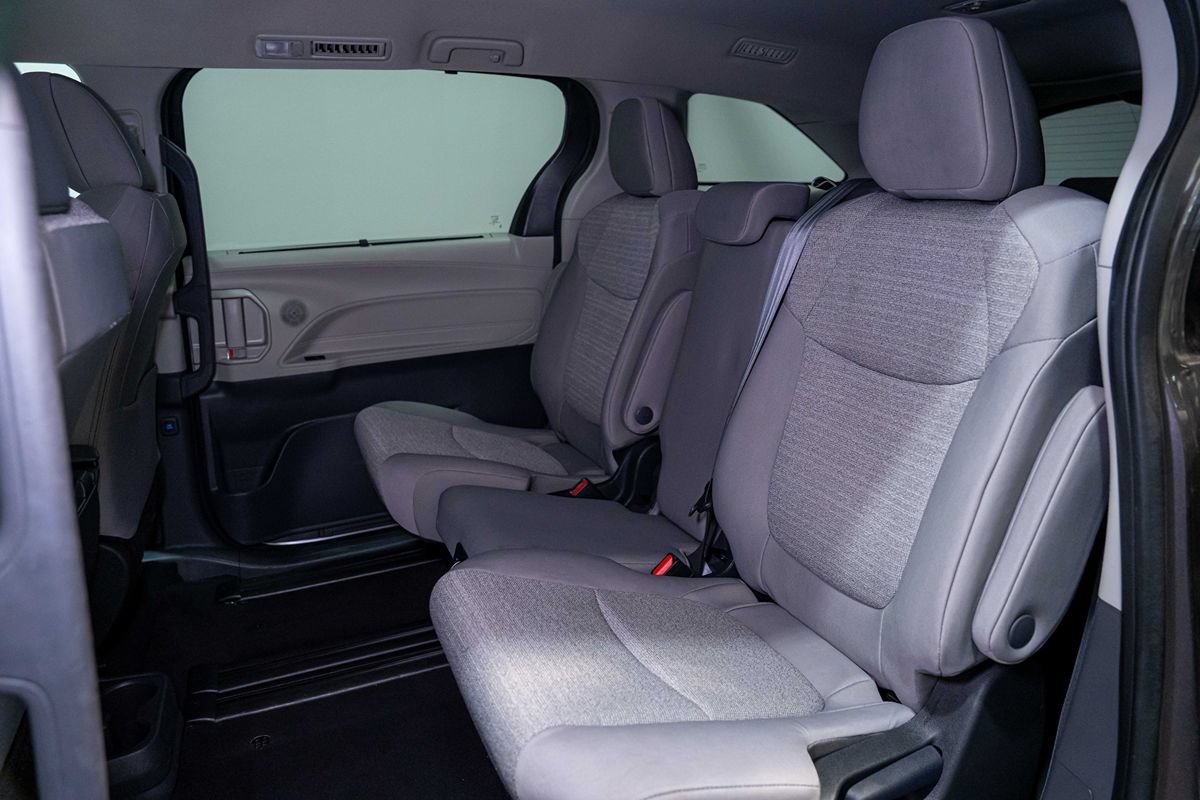 Used 2023 Toyota Sienna LE FWD image 11