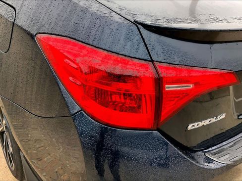 Used 2018 Toyota Corolla SE w/ SE Premium Package image 28