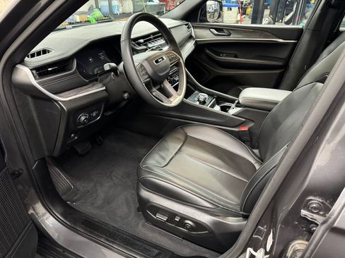 Used 2024 Jeep Grand Cherokee L Limited w/ Luxury Tech Group II image 13