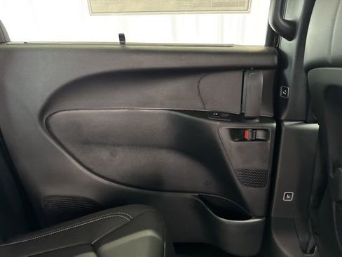 New 2026 Chrysler Pacifica Select image 32