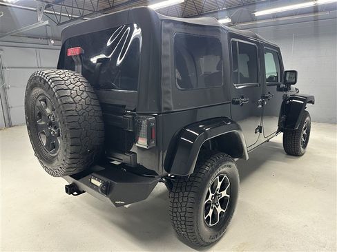 Used 2016 Jeep Wrangler Unlimited Sahara AWD/4WD image 7
