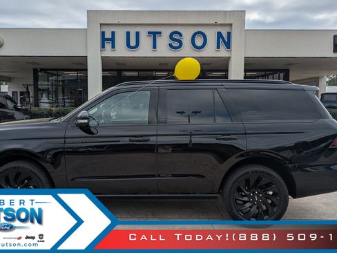 New 2026 Lincoln Navigator Reserve w/ Jet Appearance Package image 1