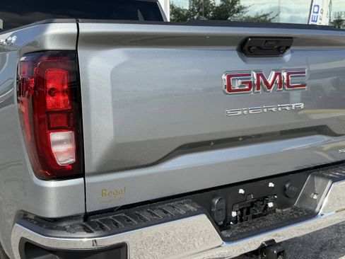 Used 2026 GMC Sierra 1500 SLE AWD/4WD image 11