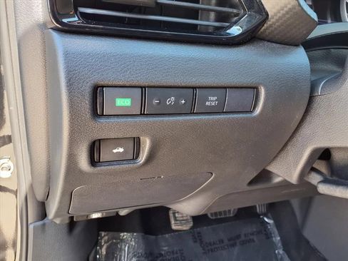 Used 2024 Nissan Sentra SV FWD image 20