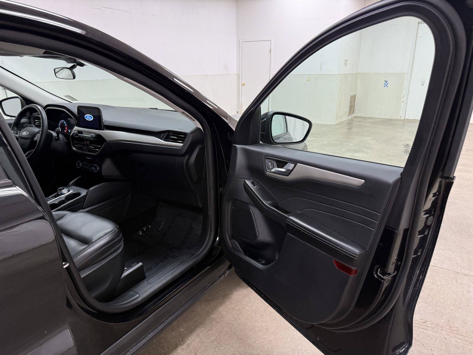 Used 2022 Ford Escape SEL AWD/4WD image 32