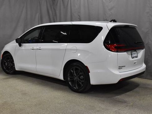 New 2026 Chrysler Pacifica Select image 7