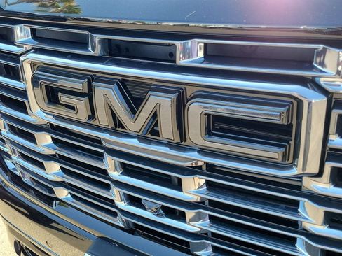 Used 2026 GMC Yukon Denali Ultimate AWD/4WD image 32